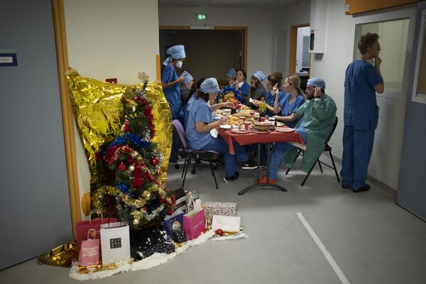 Рождество в марсельской больнице Ла Тимон. - Sputnik Таджикистан