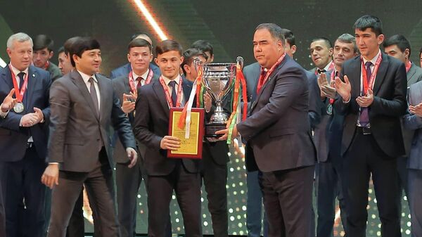 Церемония награждения футболистов ФК Худжанд - Sputnik Таджикистан