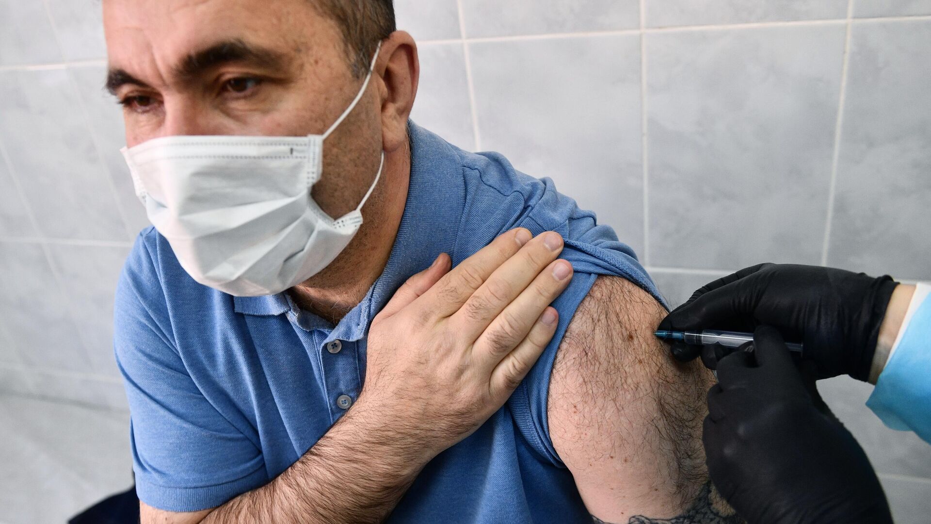 В Таджикистане идет вакцинация против COVID-19