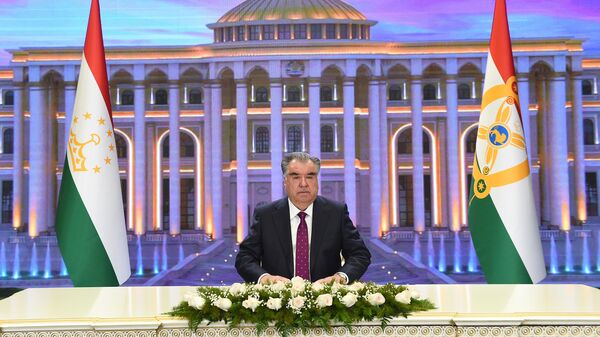 Новогоднее поздравление президента Таджикистана Эмомали Рахмона - Sputnik Таджикистан