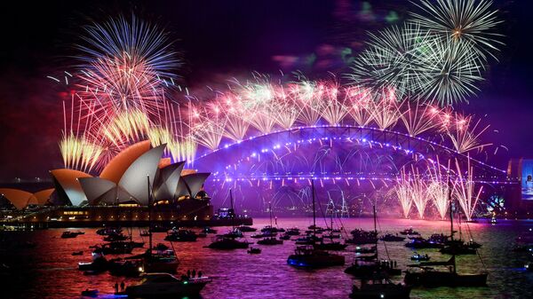Порт Сиднея во время новогоднего салюта в Австралии - Sputnik Тоҷикистон