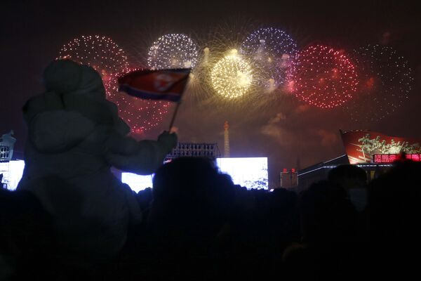 Для жителей Северной Кореи на Новый год тоже подготовили торжественное зрелище. - Sputnik Таджикистан