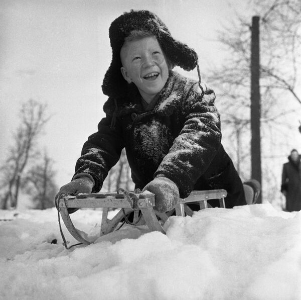 Так выглядит зимнее счастье. 1960 год, СССР. - Sputnik Таджикистан