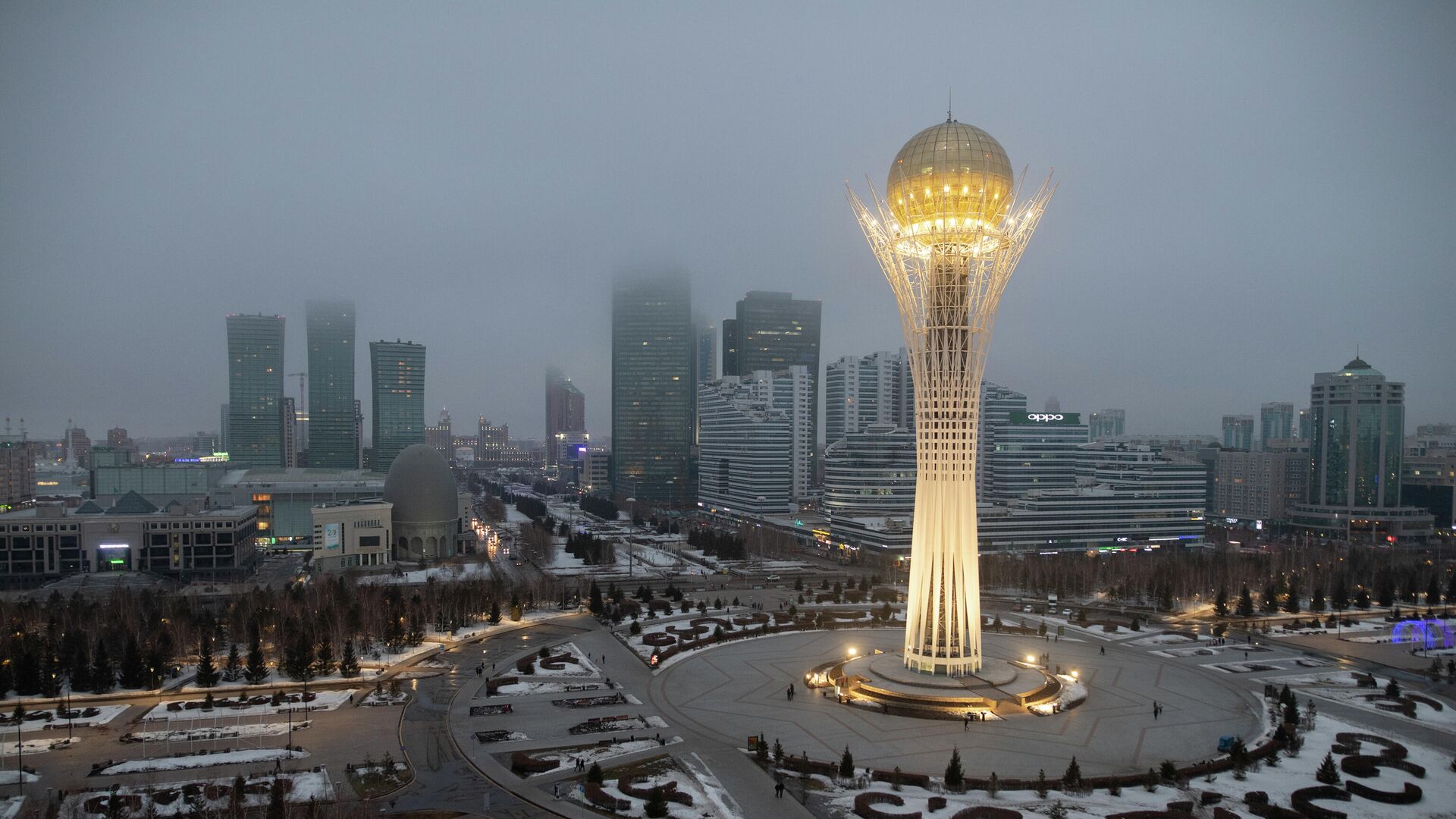 Монумент Астана-Байтерек в Нур-Султане.  - Sputnik Таджикистан, 1920, 05.01.2022