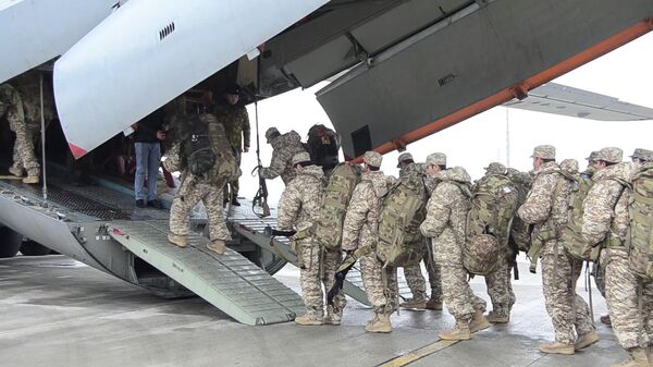 Военные Таджикистана и Армении из состава миротворцев ОДКБ вылетают в Казахстан - Sputnik Тоҷикистон