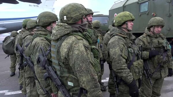 Продолжается переброска основных сил российских миротворцев ОДКБ в Казахстан - Sputnik Таджикистан