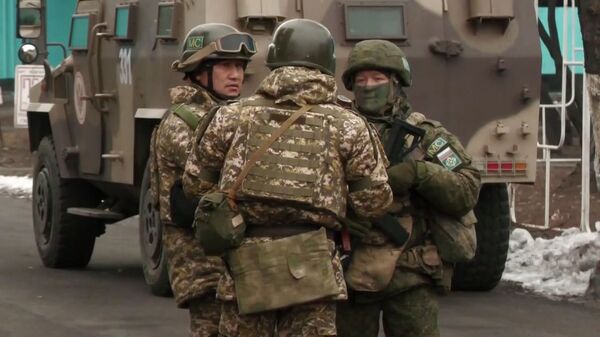 Военнослужащие из состава контингента миротворческих сил ОДКБ в Казахстане - Sputnik Тоҷикистон