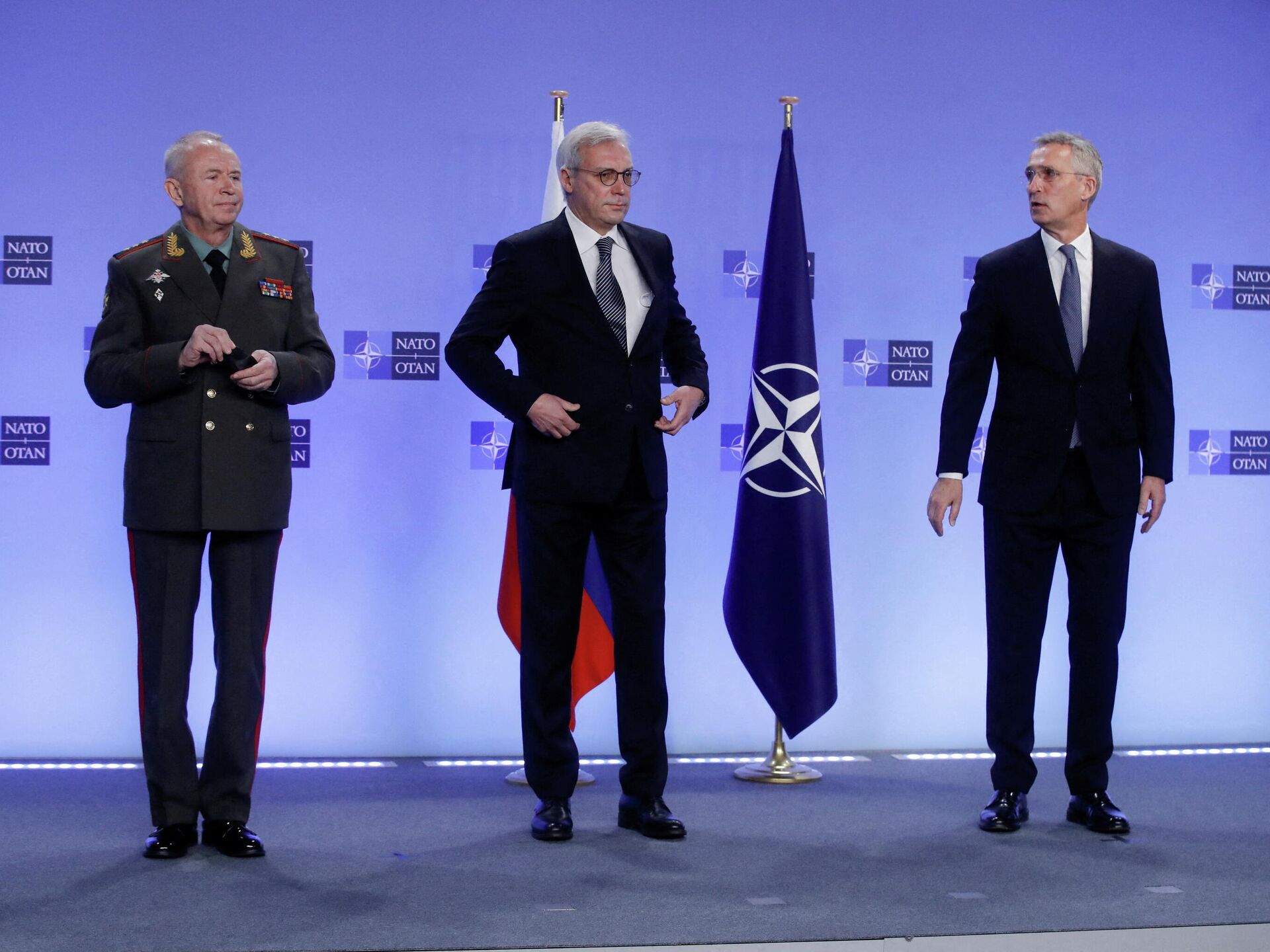 В НАТО считают маловероятным "нападение" РФ на альянс в ближайшем будущем - СМИ