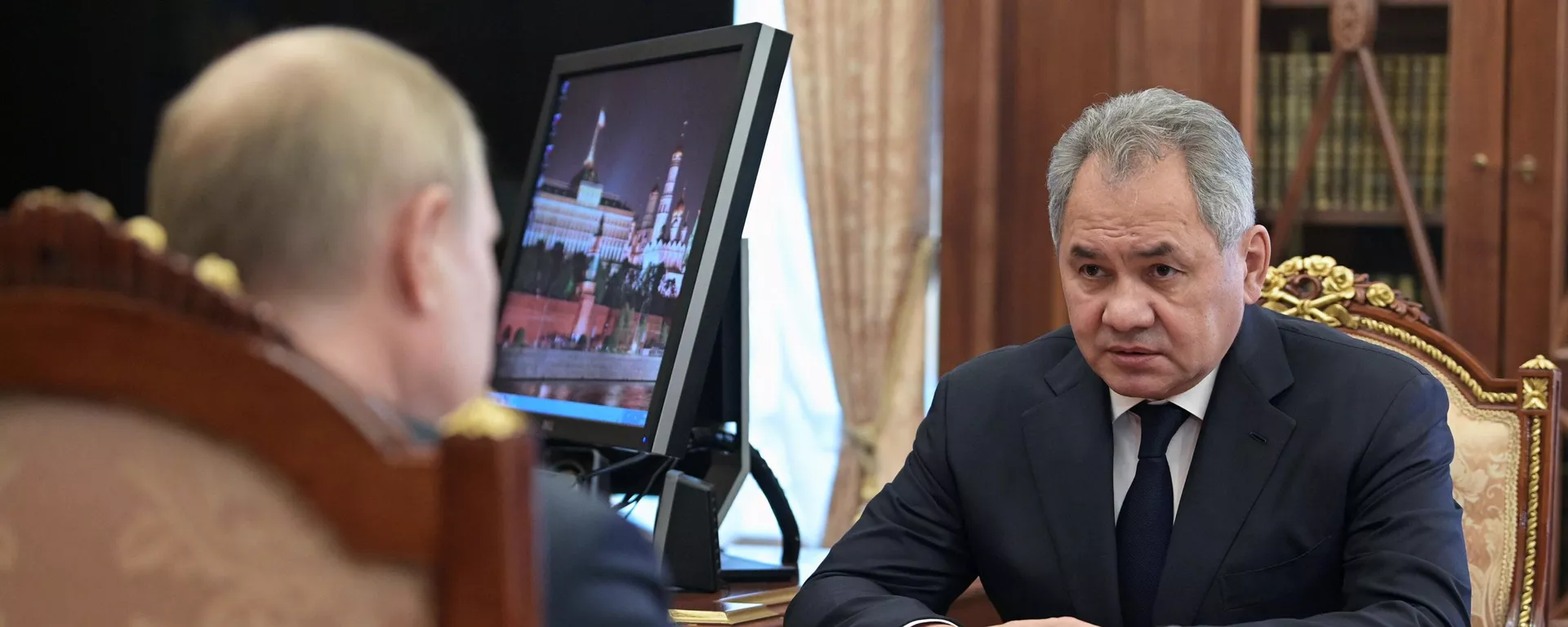 Президент РФ В. Путин встретился с министром обороны РФ С. Шойгу - Sputnik Тоҷикистон, 1920, 21.04.2022