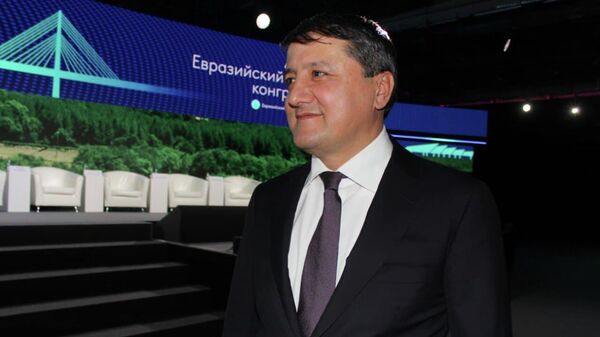 Шерали Кабир, министр промышленности РТ - Sputnik Тоҷикистон