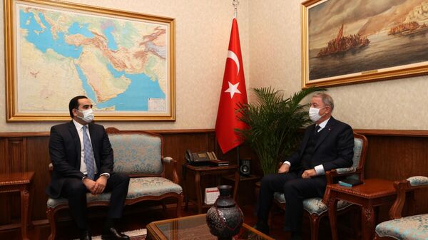 Встреча посла РТ в Турции Ашрафа Гулова с министром обороны Турции Хулуси Акаром  - Sputnik Тоҷикистон