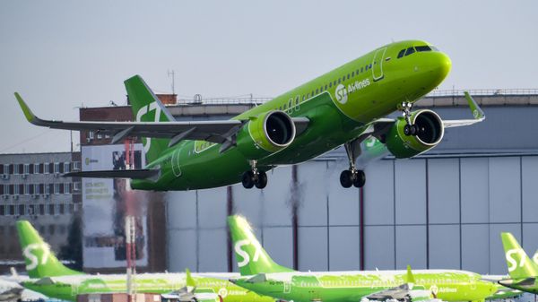 Самолет Airbus A320neo авиакомпании S7 Airlines  - Sputnik Тоҷикистон