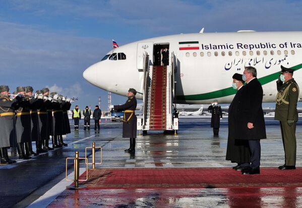 Встреча президента Исламской Республики Иран Ибрахима Раиси в московском аэропорту. - Sputnik Таджикистан