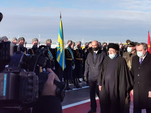 Ин нахустин сафари раиси Ҷумҳурии Эрон ба Русия пас аз интихобаш ба ин мақом аст. Ин нахустин сафари раиси Ҷумҳурии Эрон ба Русия пас аз интихобаш ба ин мақом аст. - Sputnik Тоҷикистон