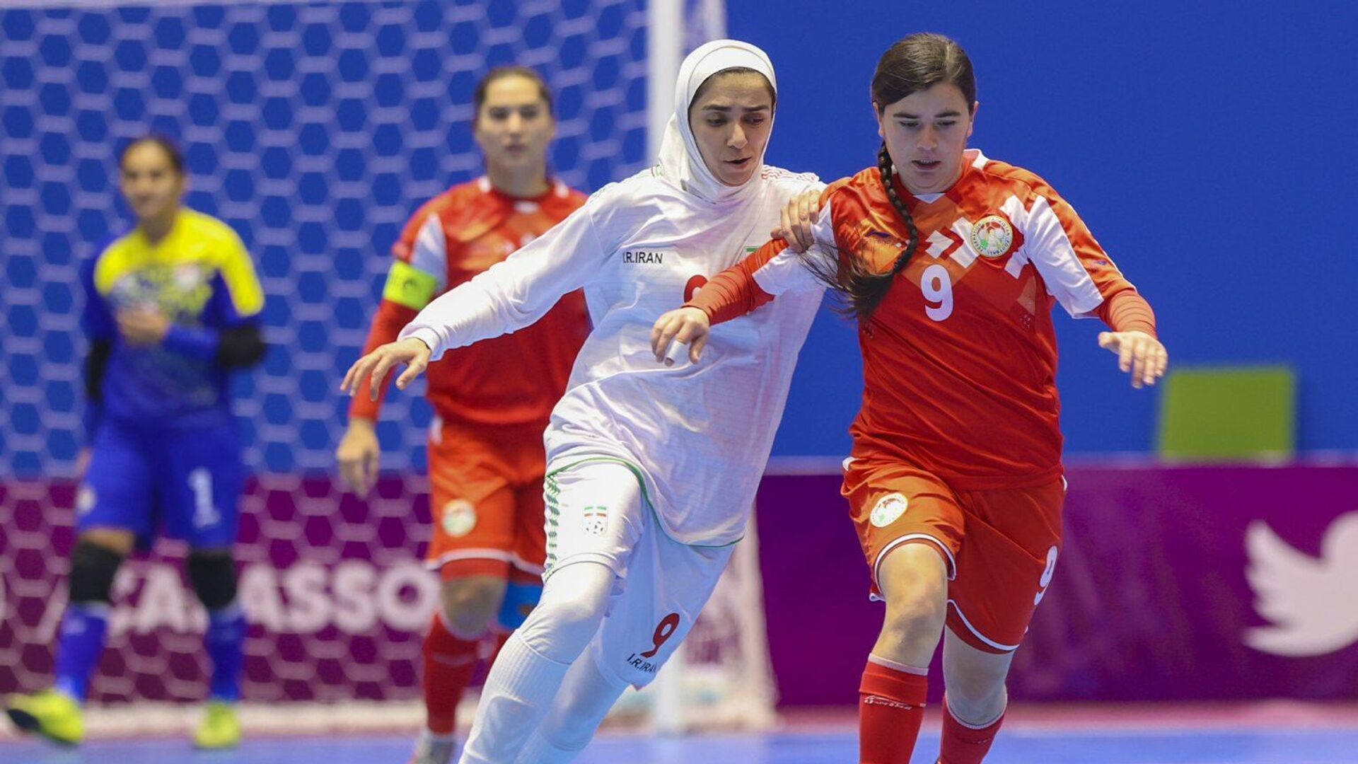 Сборная Таджикистана потерпела крупное поражение от команды из Ирана во втором туре чемпионата Центрально-Азиатской футбольной Ассоциации (CAFA) по футзалу среди женщин - Sputnik Таджикистан, 1920, 26.01.2022
