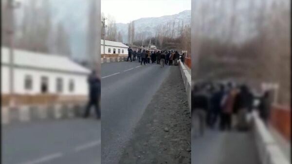 Митинги граждан Таджикистана и Кыргызстана на границе - Sputnik Таджикистан