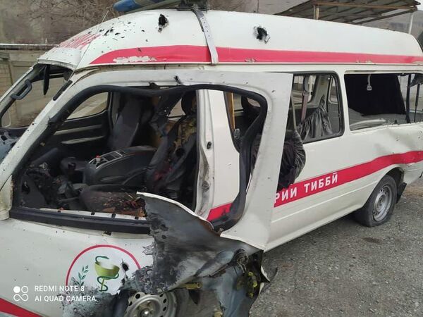 Скончался и водитель скорой помощи, которая прилетела в разгар боевых действий, чтобы спасти пострадавших. - Sputnik Таджикистан