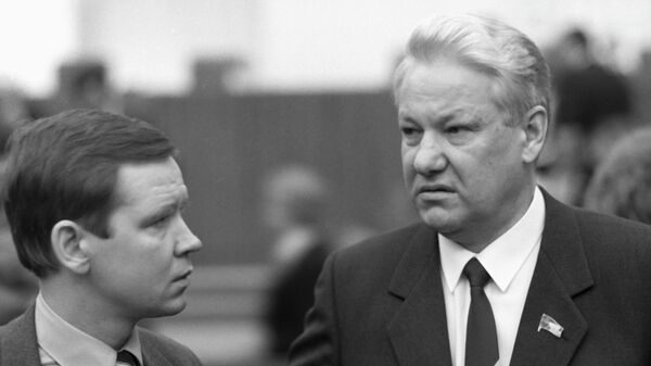 Народные депутаты СССР Борис Ельцин и Сергей Станкевич - Sputnik Таджикистан