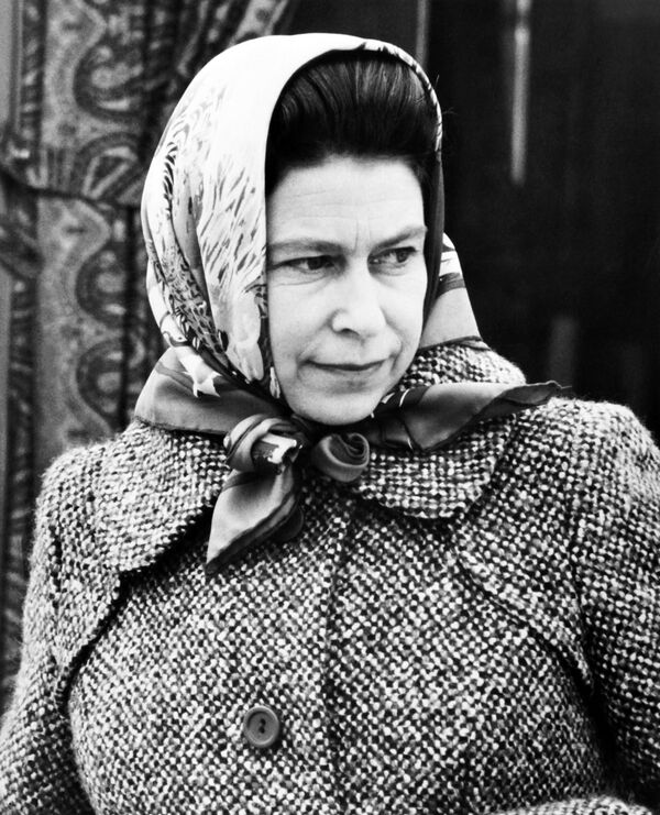 Портрет королевы Елизаветы, сделанный в мае 1971 года в Лондоне. - Sputnik Таджикистан