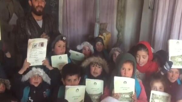 Афганские девочки пошли в школу в провинции Бадахшан - Sputnik Тоҷикистон