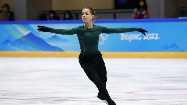 Камила Валиева вышла на первую тренировку после решения CAS о допуске к личному турниру на Олимпиаде - Sputnik Таджикистан