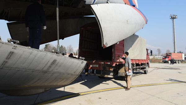 Самолет МЧС РФ доставил в Таджикистан гуманитарную помощь - Sputnik Таджикистан