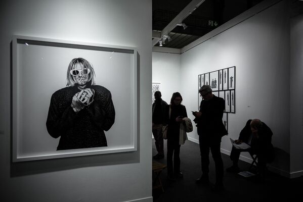 Фото Курта Кобейна на 20-й международной выставке изобразительного искусства в Париже, 2016. - Sputnik Таджикистан