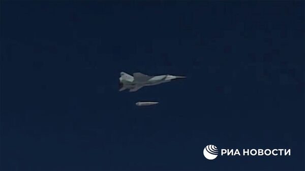 Минобороны России опубликовала видео пусков гиперзвуковых аэробаллистических ракет Кинжал - Sputnik Таджикистан