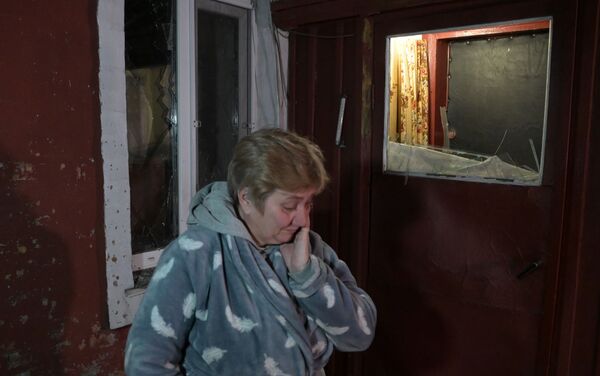Некоторые жители Донбасса, несмотря на риск, остаются на месте жительства. - Sputnik Таджикистан