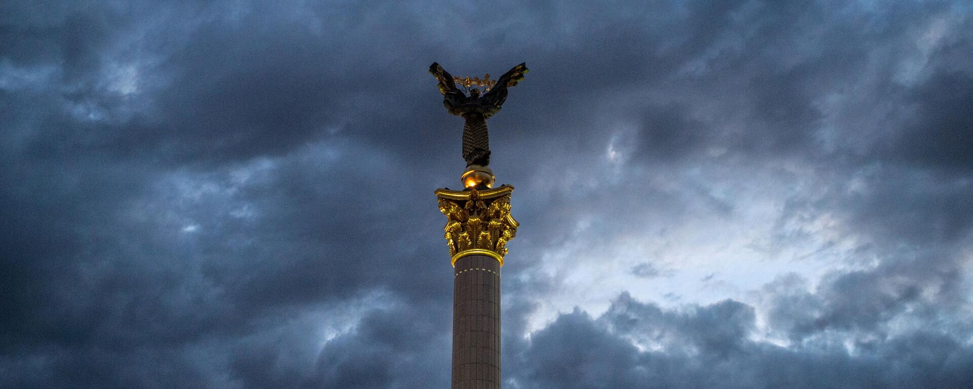 Монумент Независимости Украины на площади Независимости в Киеве - Sputnik Таджикистан, 1920, 24.02.2022
