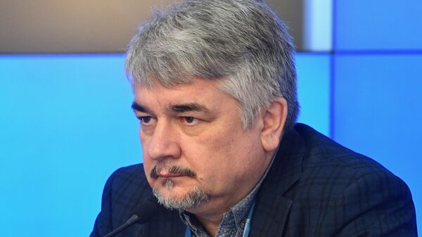 Зеленский бежит, а страна рассыплется на части- Ищенко о страшных последствиях для Украины - Sputnik Таджикистан