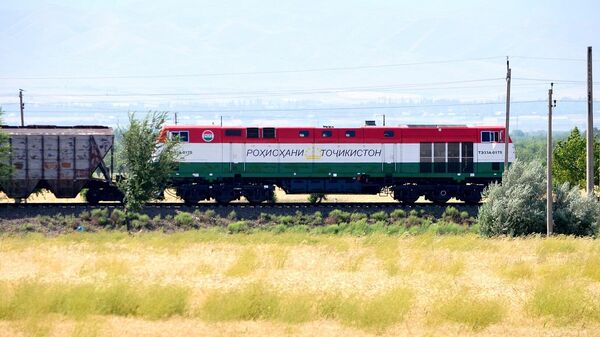 Тепловоз ТЭ33А на Таджикской железной дороге - Sputnik Таджикистан