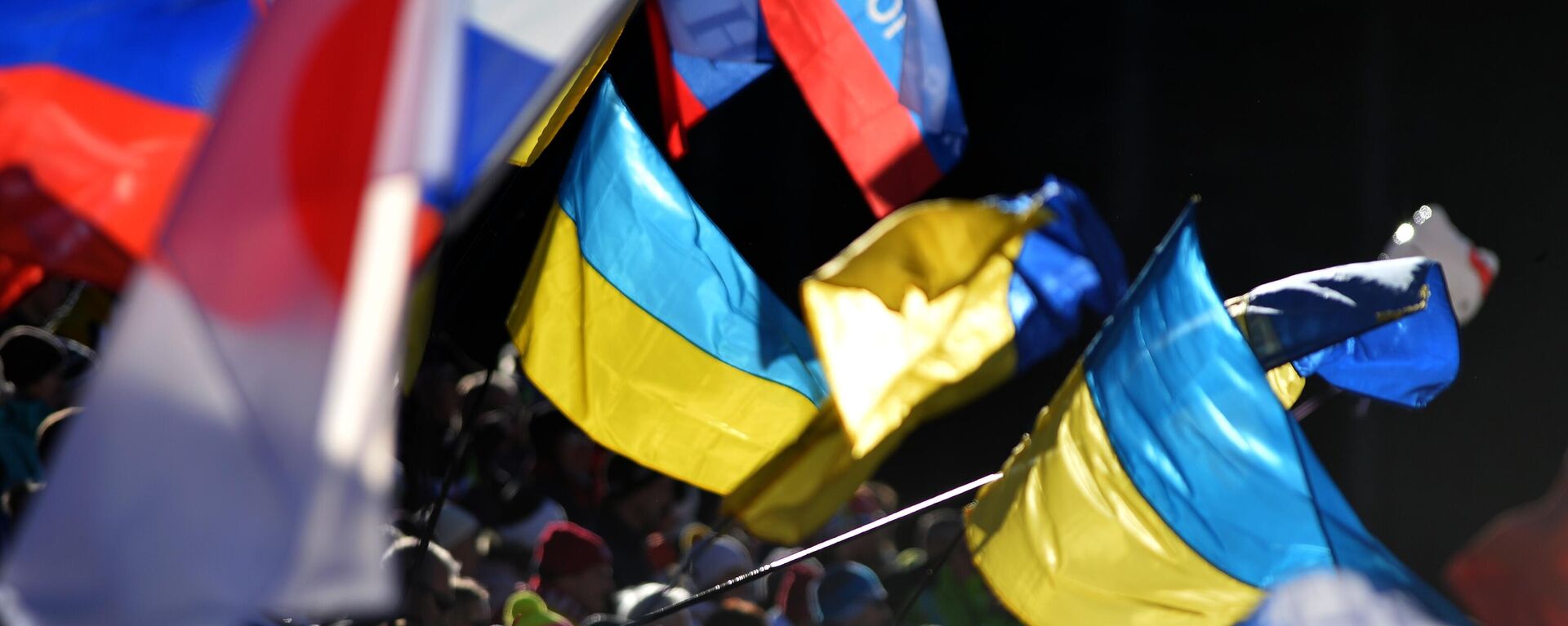 Флаги России и Украины - Sputnik Тоҷикистон, 1920, 28.02.2022