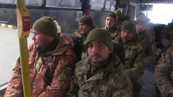 Доставка сдавшихся украинских военнослужащих в Севастополь - Sputnik Таджикистан