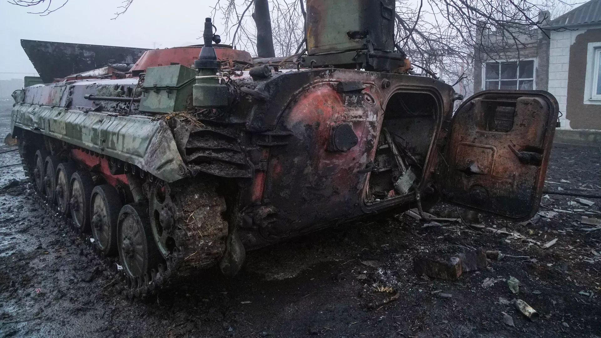 Уничтоженная военная техника ВСУ в частном секторе Волновахи