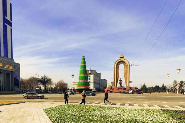 На крупных площадях городов и районов в честь восточного Нового года пройдут концерты, традиционные спортивные состязания борцов и многое другое.  - Sputnik Таджикистан