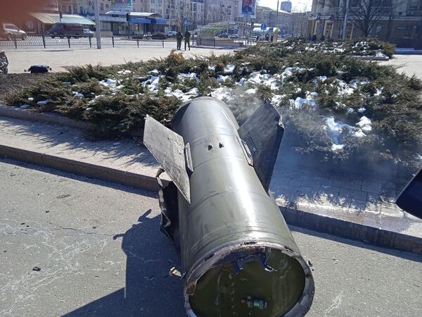 Обломки украинской ракеты &quot;Точка-У&quot;, сброшенной на Донецк. - Sputnik Таджикистан