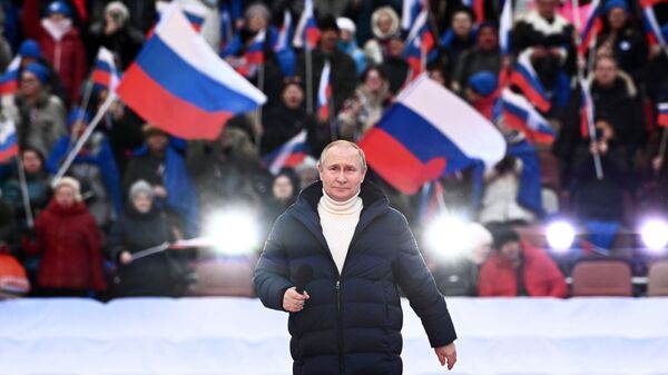 Президент РФ Владимир Путин выступает на митинге-концерте в Лужниках, посвященном воссоединению Крыма с Россией - Sputnik Таджикистан