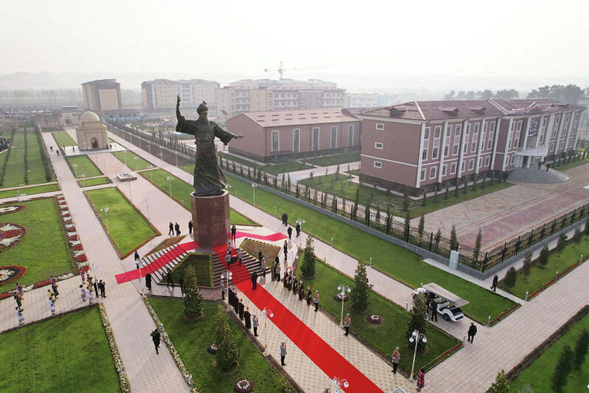 Памятник таджикскому поэту Джалолиддину Балхи - Sputnik Таджикистан, 1920, 21.03.2022