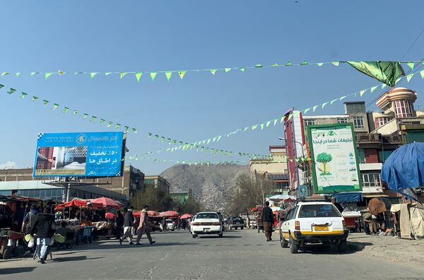 Флаги, развешанные на улице перед Наврузом в Кабуле. - Sputnik Таджикистан