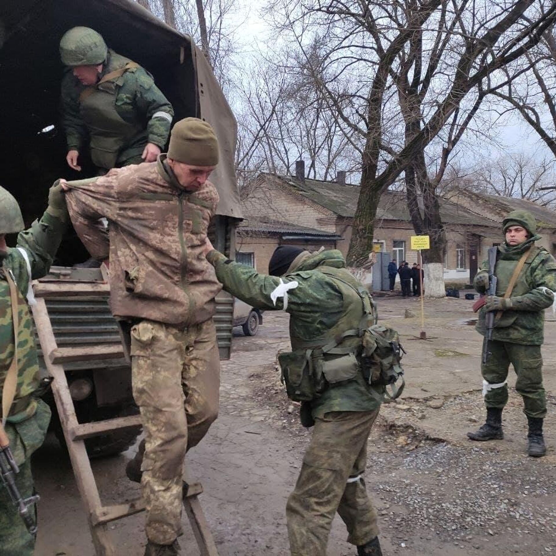 Рота сдалась в плен. Российские солдаты на Украине. Российские солдаты на украим. Украинские войска.