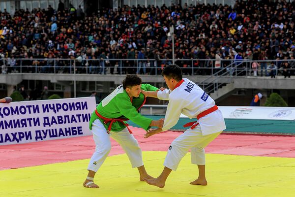 Участие в турнире приняли спортсмены не только из стран Азии, но и борцы из европейских стран. - Sputnik Таджикистан