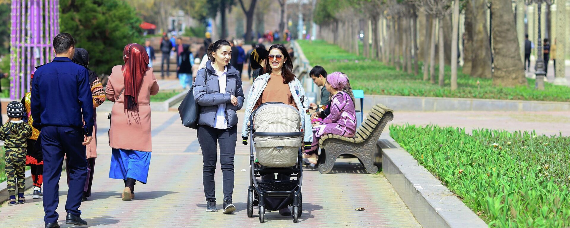 Жители города Душанбе. Архивное фото - Sputnik Тоҷикистон, 1920, 21.10.2025