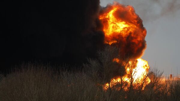 Пожар на нефтебазе в Белгороде - Sputnik Таджикистан