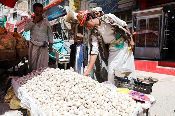 Йеменцы готовятся к месяцу поста в Рамадан. - Sputnik Таджикистан