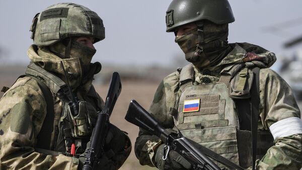 Российские военнослужащие на полевом аэродроме ВКС России в зоне проведения специальной военной операции на Украине - Sputnik Таджикистан
