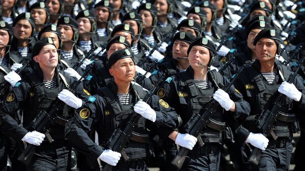 Казахстанские военнослужащие на параде - Sputnik Таджикистан