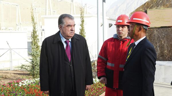 Президент Таджикистана Эмомали Рахмон открыл ТАЛКО Голд
 - Sputnik Таджикистан