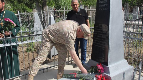 В Душанбе открыли памятник российскому ученому-востоковеду - Sputnik Таджикистан