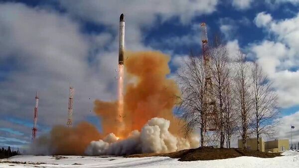 Пуск межконтинентальной баллистической ракеты стационарного базирования Сармат с космодрома Плесецк - Sputnik Таджикистан